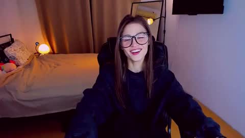 Mia online show from February 2025 06:19:01 PM