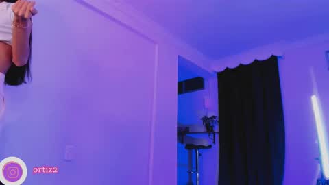 miapink_ofi_ online show from October 2025 01:25:01 AM