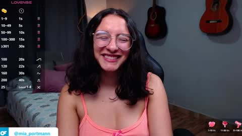 Snapshot of miaportman chatting on December 2024 03:11:01 PM MIAPORTMANN online show from December 2024 03:11:01 PM