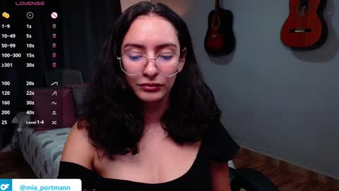 Snapshot of miaportman chatting on December 2024 12:34:01 PM MIAPORTMANN online show from December 2024 12:34:01 PM