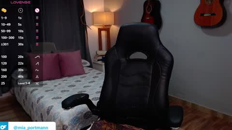 Snapshot of miaportman chatting on January 2025 01:58:01 PM MIAPORTMANN online show from January 2025 01:58:01 PM