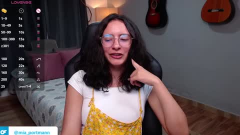 Snapshot of miaportman chatting on January 2025 12:16:02 PM MIAPORTMANN online show from January 2025 12:16:02 PM