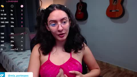 Snapshot of miaportman chatting on January 2025 09:16:02 AM MIAPORTMANN online show from January 2025 09:16:02 AM