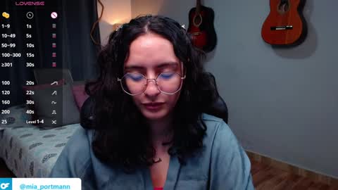 Snapshot of miaportman chatting on January 2025 12:19:02 PM MIAPORTMANN online show from January 2025 12:19:02 PM