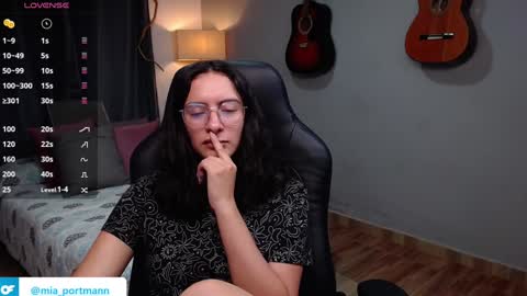 Snapshot of miaportman chatting on January 2025 03:15:02 PM MIAPORTMANN online show from January 2025 03:15:02 PM