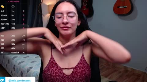 Snapshot of miaportman chatting on January 2025 09:13:01 AM MIAPORTMANN online show from January 2025 09:13:01 AM