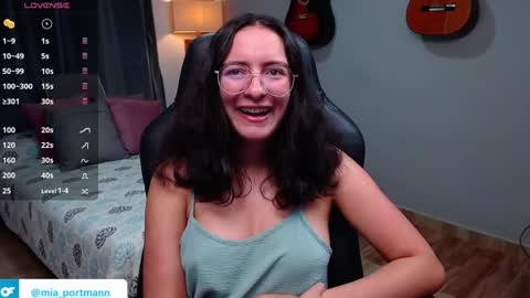 Snapshot of miaportman chatting on January 2025 12:09:02 PM MIAPORTMANN online show from January 2025 12:09:02 PM