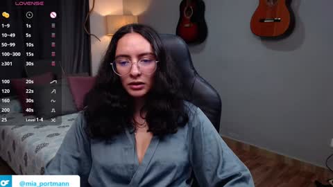 Snapshot of miaportman chatting on January 2025 03:28:02 PM MIAPORTMANN online show from January 2025 03:28:02 PM