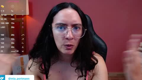 Snapshot of miaportman chatting on January 2025 01:41:01 PM MIAPORTMANN online show from January 2025 01:41:01 PM