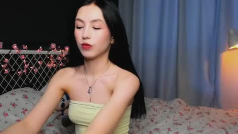 Snapshot of miarielle chatting on May 2026 04:24:02 PM Liz online show from May 2026 04:24:02 PM