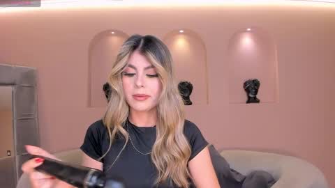 Mia Silva online show from May 2026 11:18:01 AM