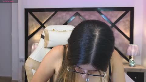 Mia online show from April 2026 07:59:01 PM