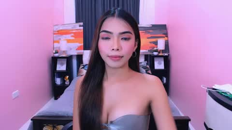 Snapshot of miasmith09 chatting on May 2026 02:28:01 AM Pau and jence online show from May 2026 02:28:01 AM