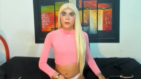 miastephensz online show from May 2026 08:11:01 AM