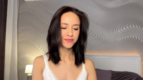 Mia online show from April 2026 08:12:02 AM