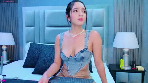 Mia Sweetth online show from November 2025 03:19:02 AM