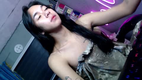 Snapshot of miatrixs chatting on November 2025 01:25:02 PM Mia online show from November 2025 01:25:02 PM