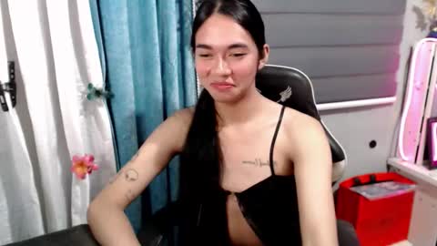 Mia online show from December 2025 08:48:01 PM