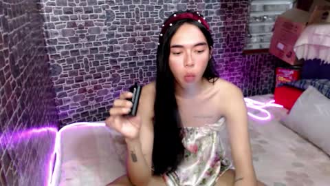 Mia online show from February 2026 06:22:01 AM