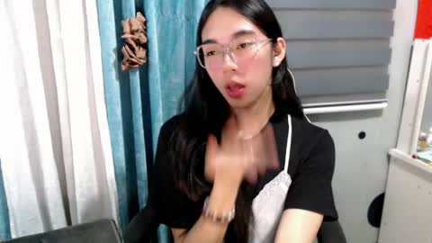 Mia online show from April 2026 06:05:02 PM