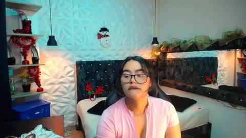 mia online show from December 2025 12:36:02 PM