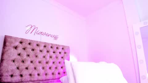 Miavenuss 1 online show from March 2025 08:32:02 PM