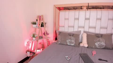 Mia Villalobos online show from January 2025 06:10:01 AM