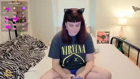 Mia  online show from October 2025 01:03:02 PM