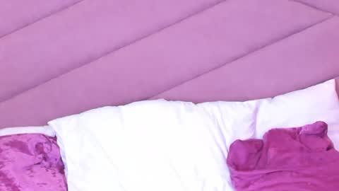 MiaWeiss online show from October 2025 09:57:01 PM