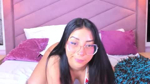 MiaWeiss online show from December 2025 09:01:02 PM