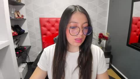 Snapshot of miawils_ chatting on January 2025 11:00:01 PM M I A W I L S online show from January 2025 11:00:01 PM