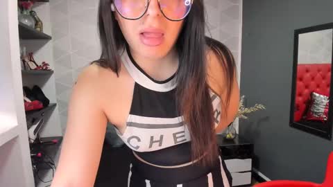 Snapshot of miawils_ chatting on February 2025 10:03:02 PM M I A W I L S online show from February 2025 10:03:02 PM