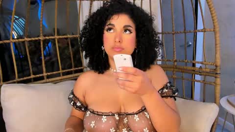 Mia online show from February 2025 09:45:02 AM