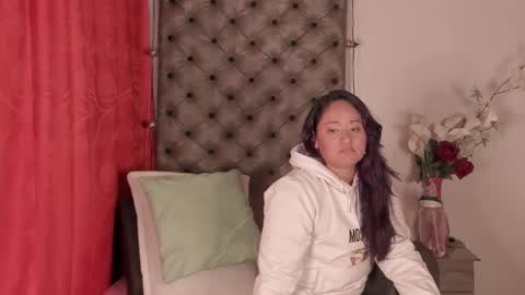 Snapshot of micaelahott_ chatting on March 2025 09:50:01 AM micaelahott_ online show from March 2025 09:50:01 AM