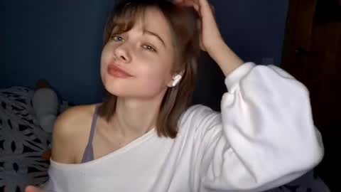 Luna online show from November 2025 04:18:02 PM