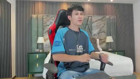 Michael online show from October 2025 07:44:02 PM