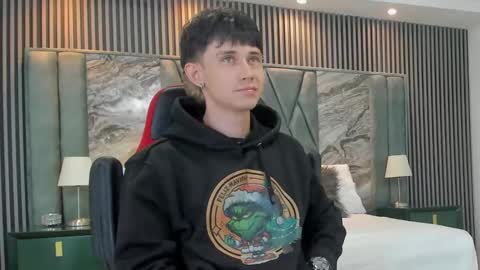 Michael online show from October 2025 12:04:01 PM