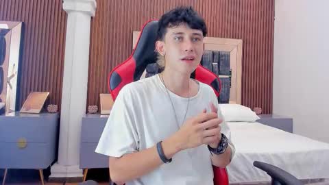 Michael online show from October 2025 08:33:01 PM