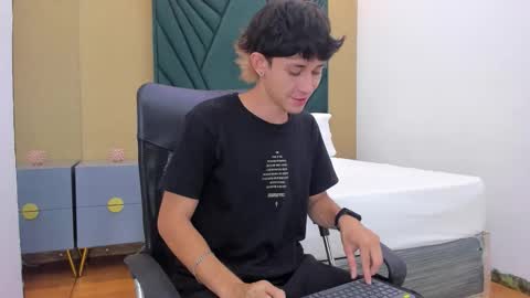 Michael online show from December 2025 12:13:02 PM