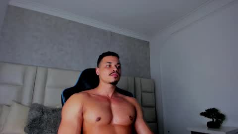 Michael online show from November 2025 07:17:01 AM