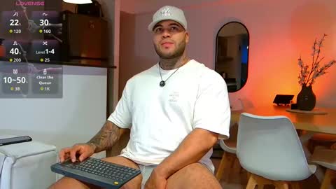 Snapshot of michael_salens chatting on October 2025 10:32:02 PM Michael Salens independent model online show from October 2025 10:32:02 PM