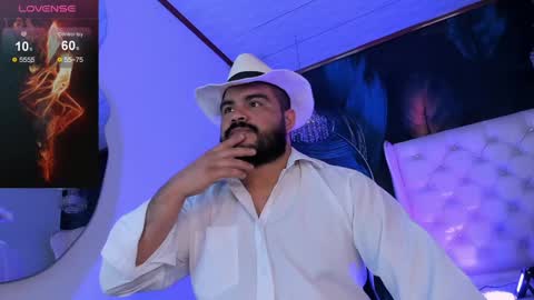 Snapshot of michaelbear_ chatting on January 2025 12:36:02 PM Michael online show from January 2025 12:36:02 PM