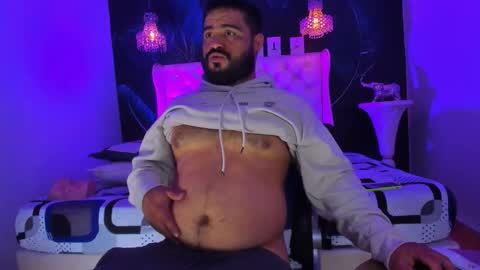 Snapshot of michaelbear_ chatting on October 2025 02:15:02 PM Michael online show from October 2025 02:15:02 PM