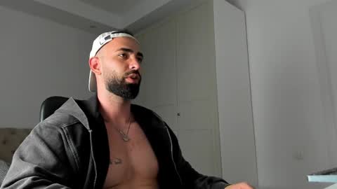 MichaelEvansx online show from April 2026 09:37:01 PM