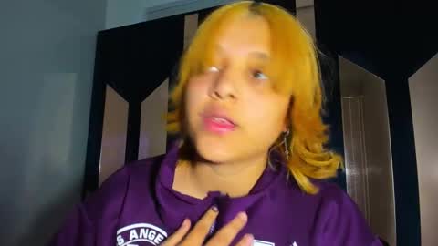 michell_rs online show from October 2025 05:05:01 AM