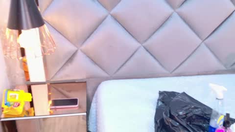 Snapshot of michell_starrr chatting on May 2026 03:02:01 AM michell_starrr online show from May 2026 03:02:01 AM