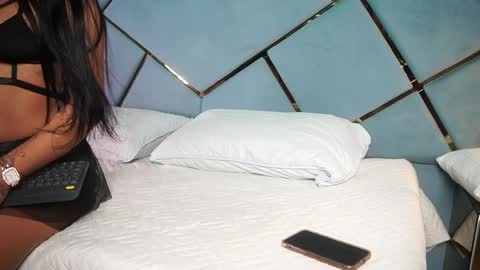Snapshot of michell_starrr chatting on May 2026 04:20:01 AM michell_starrr online show from May 2026 04:20:01 AM
