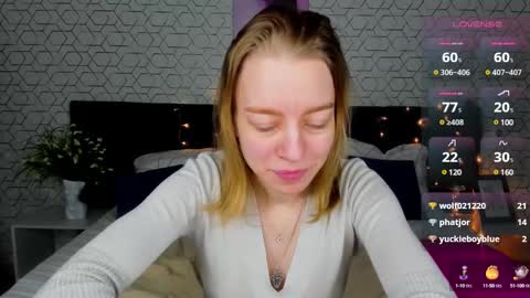 Snapshot of michelle_blond chatting on December 2024 08:26:02 AM michelle_blond online show from December 2024 08:26:02 AM