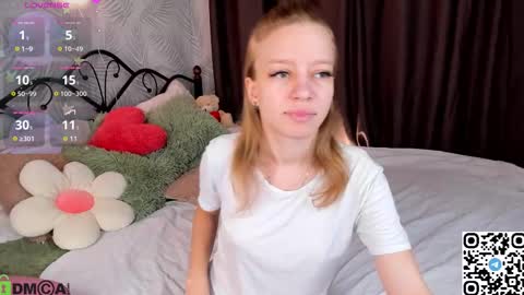 Snapshot of michelle_blond chatting on September 2025 07:41:01 AM michelle_blond online show from September 2025 07:41:01 AM