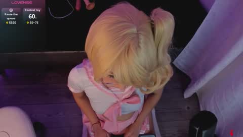 Snapshot of michelle_cutee_ chatting on October 2025 08:18:02 PM michelle_cutee_ online show from October 2025 08:18:02 PM